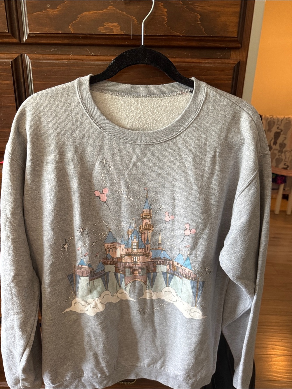 Disney Disneyland castle sweatshirt XL like new